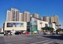 金浣花实业一行前往西昌时代广场项目考察